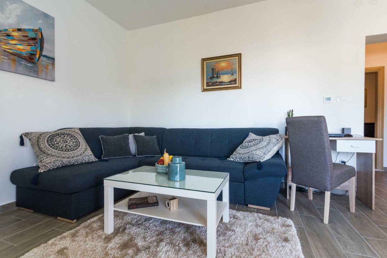 Apartment Okrug Gornji - Trogir With Sea View Exterior photo
